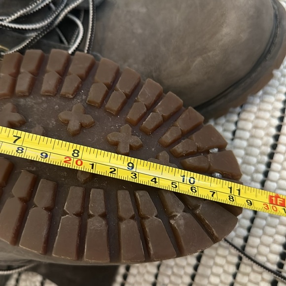 Boots - Picture 15 of 15